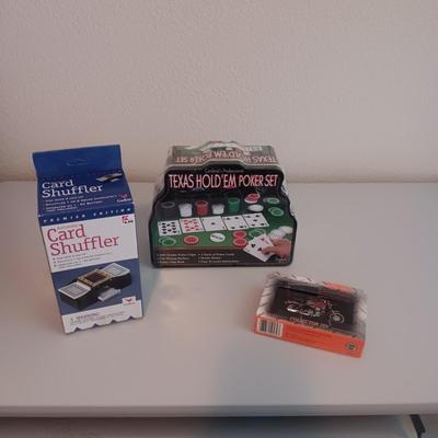 NEW TEXAS HOLD'EM POKER SET, HARLEY DAVIDS0N 2 DECK OF CARDS AND CARD SHUFFLER