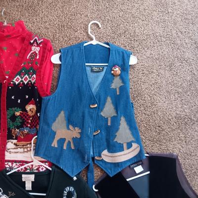 LADIES SWEATER & VESTS MOST ARE SIZE LARGE