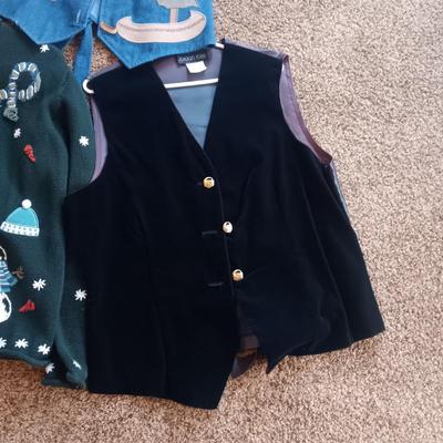 LADIES SWEATER & VESTS MOST ARE SIZE LARGE
