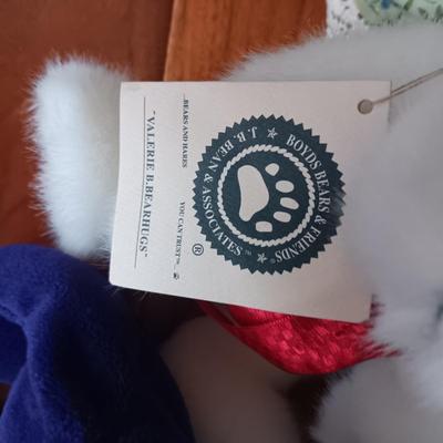 A COLLECTION OF BOYD'S BEARS AND A HOLOGRAM ALASKA PICTURE