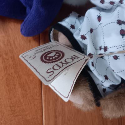 A COLLECTION OF BOYD'S BEARS AND A HOLOGRAM ALASKA PICTURE