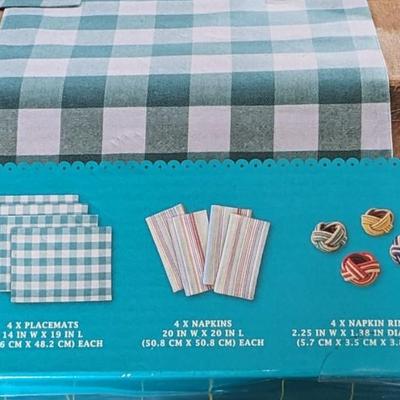 New Pioneer Woman Table Linens Set