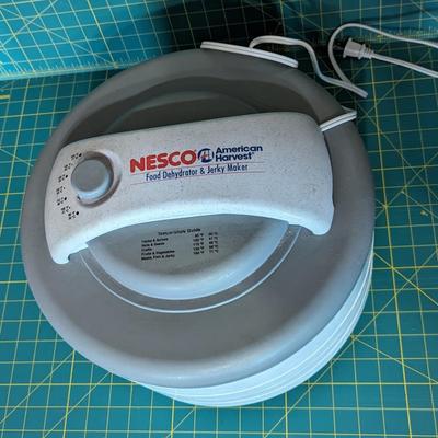 Nesco Food Dehydrator & Jerky Maker