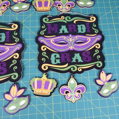 New Mardi Gra Signs