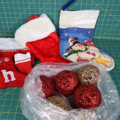 Stockings & Glitter Twine Ball Ornaments