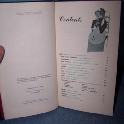 LOT 56 GREAT VINTAGE MID CENTURY GOLF BAR SET & 1949 ESQUIRE DRINK BOOK