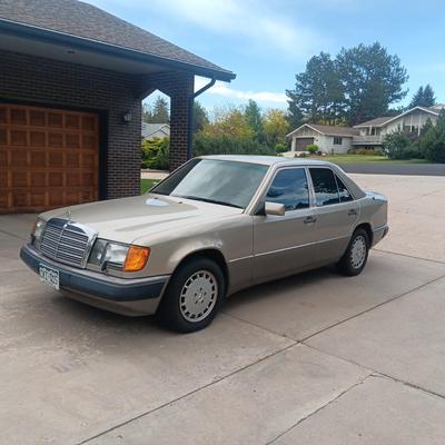 AMAZING '92 MERCEDES BENZ 300 AUTOMATIC 4WD, SUNROOF 89K