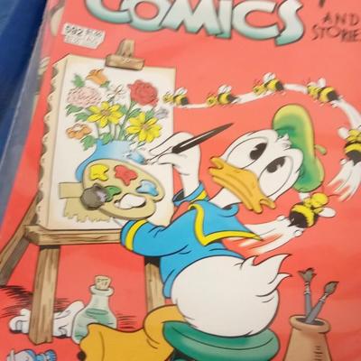 LOT 112 LARGE LOT OF WALT DISNEY COMIC BOOKS