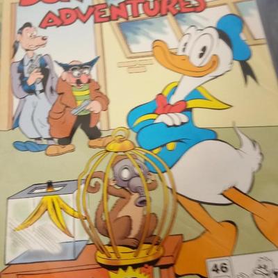 LOT 112 LARGE LOT OF WALT DISNEY COMIC BOOKS