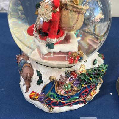 Santa Snow globe