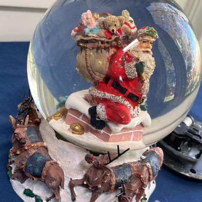 Santa Snow globe