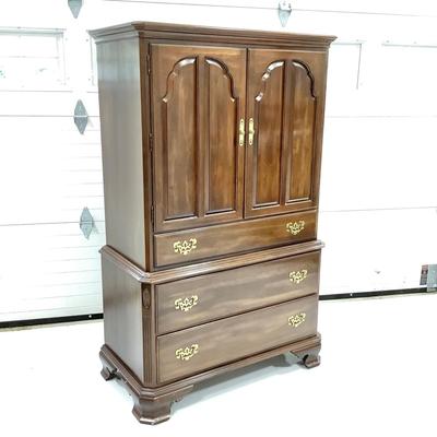 1008 Ethan Allen Gentlemans Dresser
