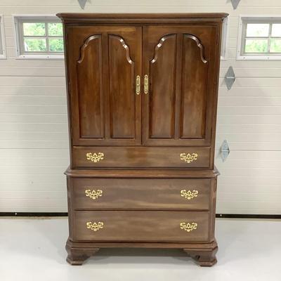 1008 Ethan Allen Gentlemans Dresser