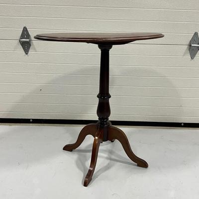 1011 Antique French Style Inlaid Oval Tilt top Table