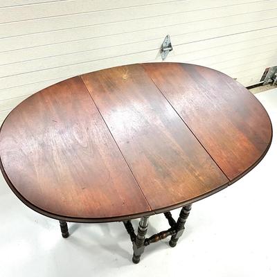 1012 Antique William & Mary Style Gateleg Drop Leaf Table