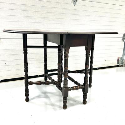 1012 Antique William & Mary Style Gateleg Drop Leaf Table