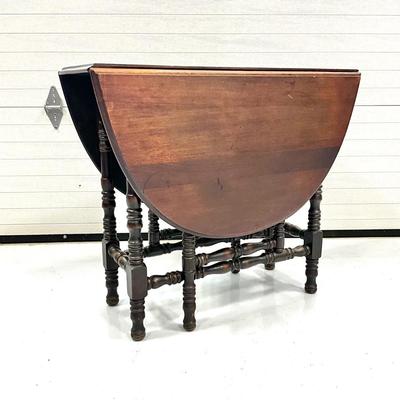 1012 Antique William & Mary Style Gateleg Drop Leaf Table