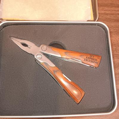 8 NEW MULTI-TOOLS IN TIN CASES