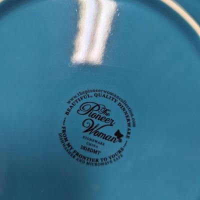 Set of 4 Pioneer Woman Plates