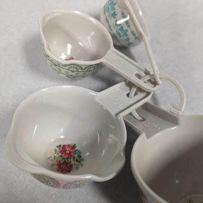 Pioneer Woman Measuring Cups