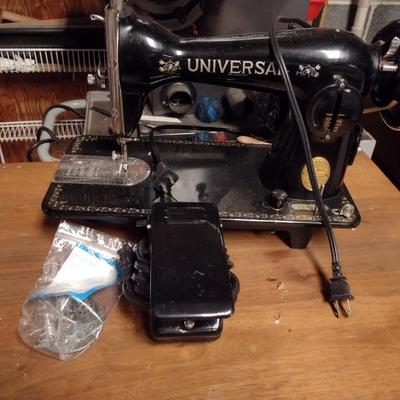 Universal Deluxe Family Sewing Machine