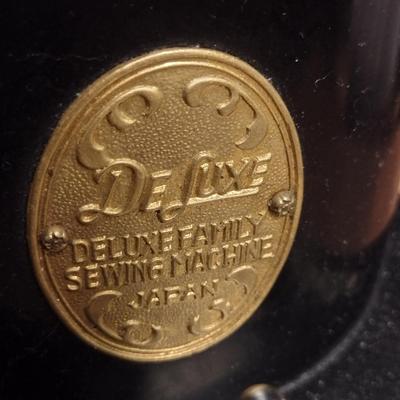 Universal Deluxe Family Sewing Machine