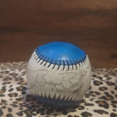 Barry Bonds fall with signature