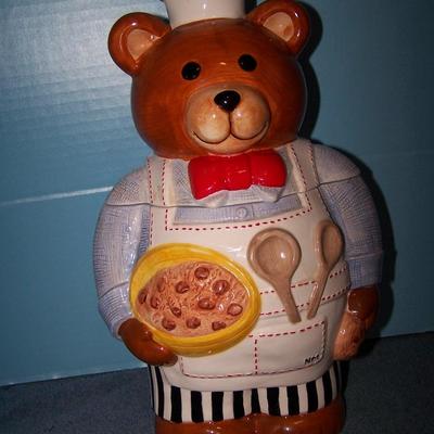 LOT 82 GREAT COLLECTABLE NEIMAN MARCUS BEAR COOKIE JAR -- BAKER 1996