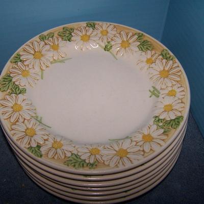 LOT 83 WONDERFUL VINTAGE SCULPTURED DAISY DISHES by METLOX