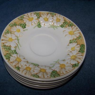 LOT 83 WONDERFUL VINTAGE SCULPTURED DAISY DISHES by METLOX
