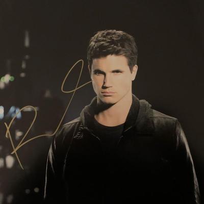 Rob Amell signed photo