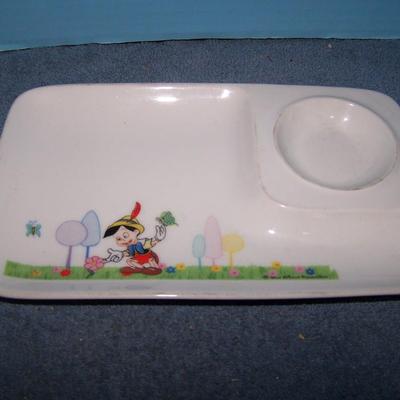 LOT 95 WONDERFUL VINTAGE DISNEY PLATE & 2 MILK GLASS DISNEYLAND ASHTRAYS