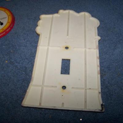 LOT 101 COLLECTABLE DISNEY MISC ITEMS