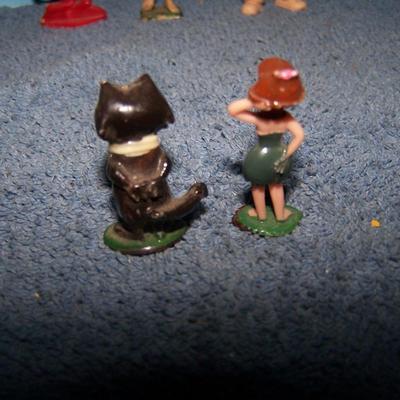 LOT 102 GREAT VINTAGE PLASTIC FIGURES-- SOME MARX TINYKINS