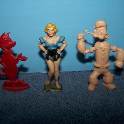 LOT 102 GREAT VINTAGE PLASTIC FIGURES-- SOME MARX TINYKINS