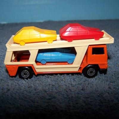 LOT 105 COLLECTABLE MATCHBOX VEHICLES--#s 9/36/11/68/53/71
