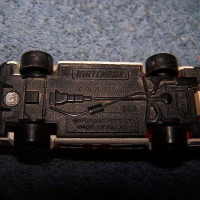 LOT 106 COLLECTABLE MATCHBOX VEHICLES #s 62/5/9/?/66/?