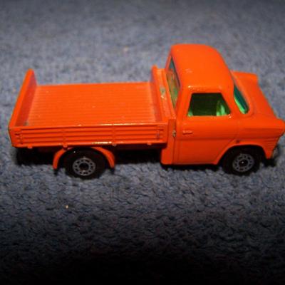 LOT 106 COLLECTABLE MATCHBOX VEHICLES #s 62/5/9/?/66/?