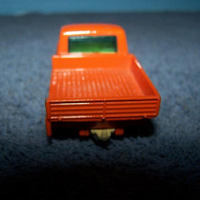 LOT 106 COLLECTABLE MATCHBOX VEHICLES #s 62/5/9/?/66/?