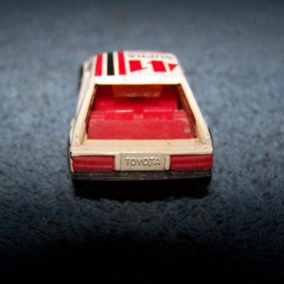 LOT 106 COLLECTABLE MATCHBOX VEHICLES #s 62/5/9/?/66/?
