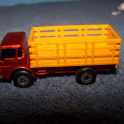 LOT 107 COLLECTABLE MATCHBOX VEHICLES #s 42/40/5/54/71/53