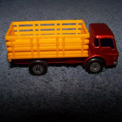 LOT 107 COLLECTABLE MATCHBOX VEHICLES #s 42/40/5/54/71/53