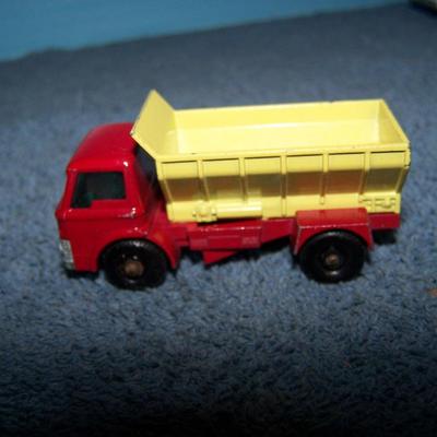 LOT 112 COLLECTABLE MATCHBOX VEHICLES #s 15/58/57/21/20/70
