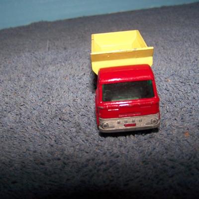 LOT 112 COLLECTABLE MATCHBOX VEHICLES #s 15/58/57/21/20/70