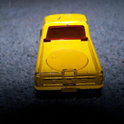 LOT 112 COLLECTABLE MATCHBOX VEHICLES #s 15/58/57/21/20/70
