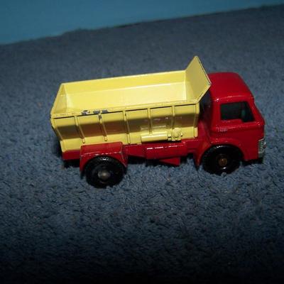 LOT 112 COLLECTABLE MATCHBOX VEHICLES #s 15/58/57/21/20/70