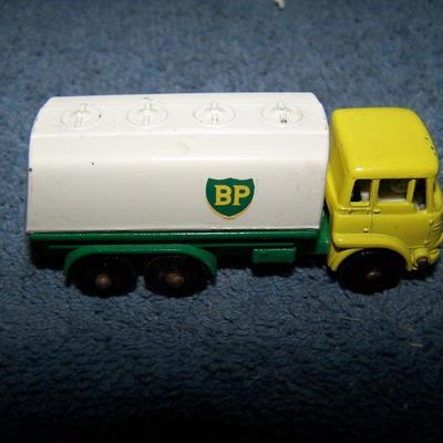 LOT 114 COLLECTABLE MATCHBOX VEHICLES #s ?/25/71/11/60/31