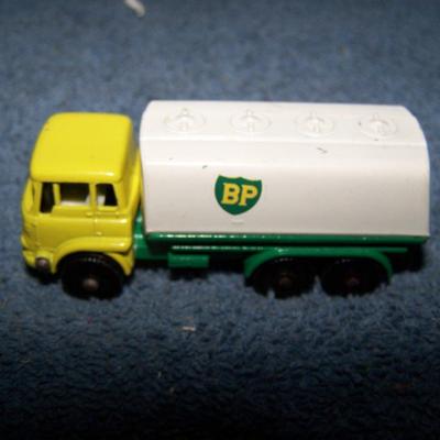 LOT 114 COLLECTABLE MATCHBOX VEHICLES #s ?/25/71/11/60/31