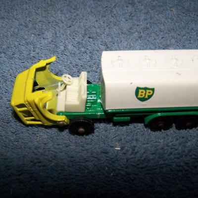 LOT 114 COLLECTABLE MATCHBOX VEHICLES #s ?/25/71/11/60/31