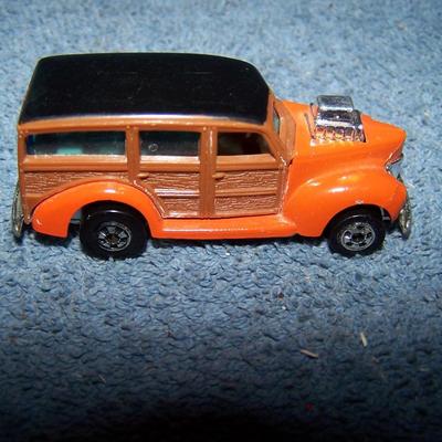 LOT 116 COLLECTABLE HOT WHEELS VEHICLES